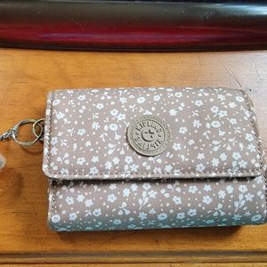 Kipling Pixi Wallet in Dainty Daisies Beige